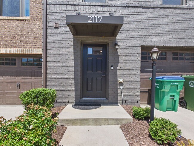 Foto del edificio - 2117 Old Manchester St