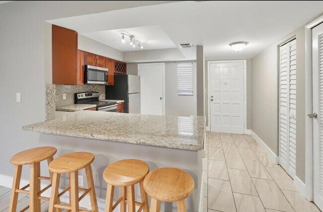 Building Photo - 6301 N Falls Cir Dr