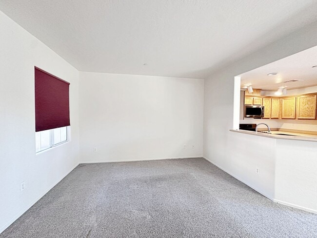 Building Photo - 1 BEDROOM DOWNSTAIRS CONDO IN GATED COMMUNITY 1 CAR GARAGE