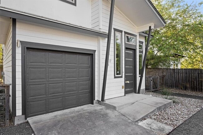 Building Photo - 5007 Delores Ave