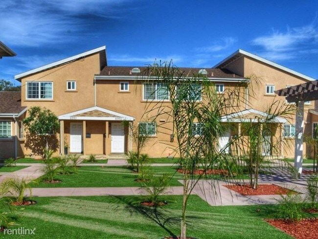 Building Photo - 3 br, 1.5 bath Townhome - 2555 Ulric St