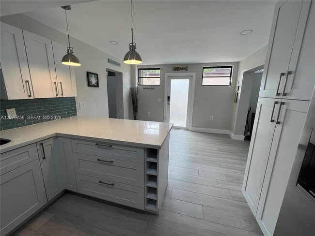 Building Photo - 15012 Royal Palm Ave
