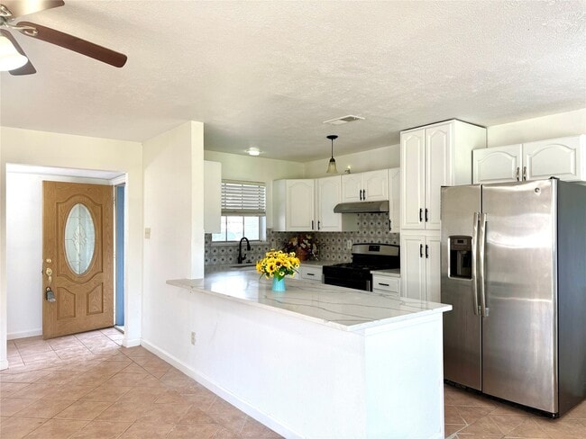 Foto del edificio - 9350 Guywood St