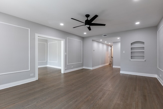 Building Photo - 1352 W Carmen Ave