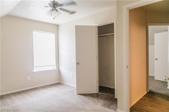 Foto del edificio - 404 Kings Way Dr