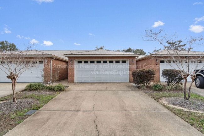 Building Photo - 12 Roserita Pl