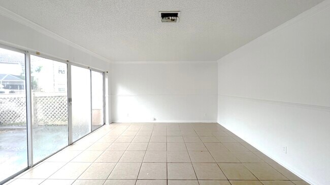 Building Photo - 10919 Mainsail Dr