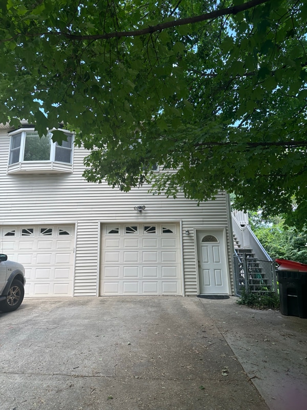 215 Crescent Ct