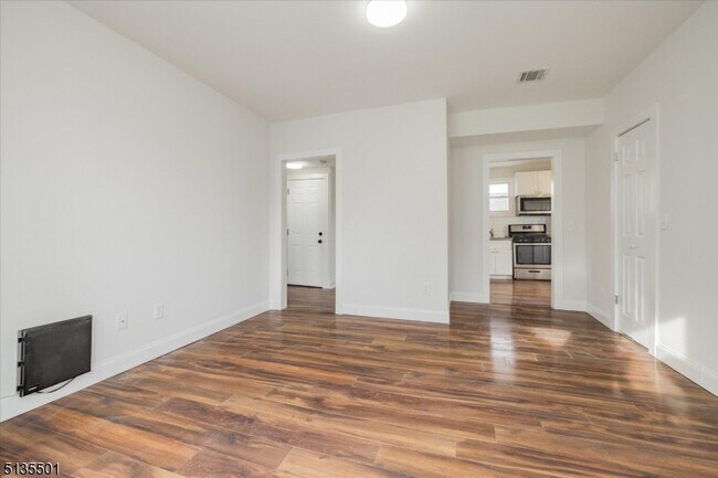 Building Photo - 37 Forest St