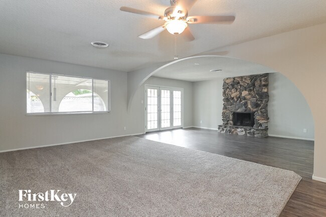 Building Photo - 4071 Oakhill Ave