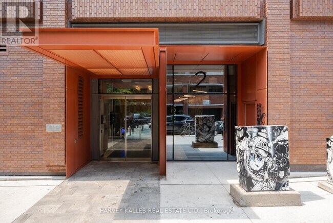 Photo du bâtiment - 2 Augusta Ave