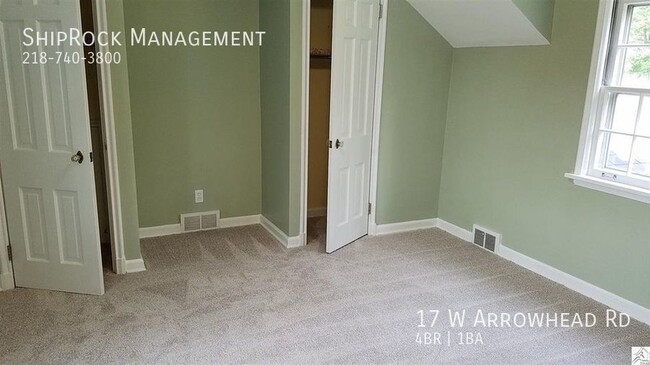 Foto del edificio - 17 W Arrowhead Rd