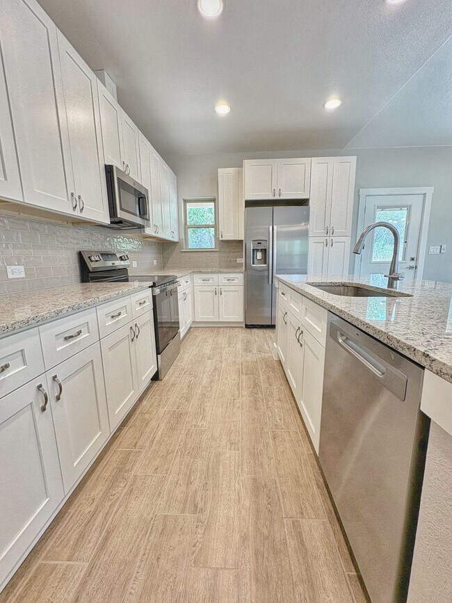 Foto del edificio - Charming Brand-New 3 Bedroom, 2 Bath Home ...
