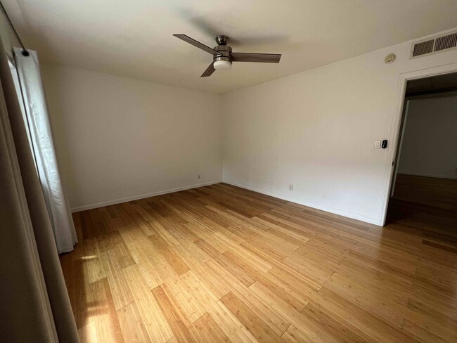 Foto del edificio - 705 Westmount Dr