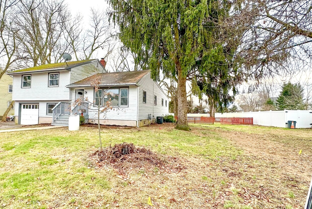 101 Lee St, Pilesgrove, NJ 08098 House for Rent in Pilesgrove, NJ