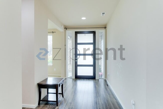 Building Photo - Unit