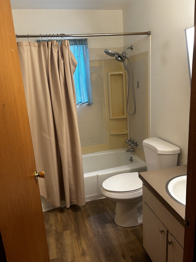 Building Photo - 313 Russell Ave