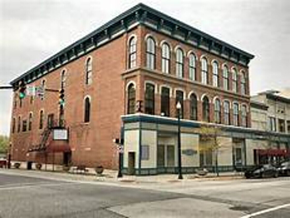 Foto principal - 102 N 3rd St