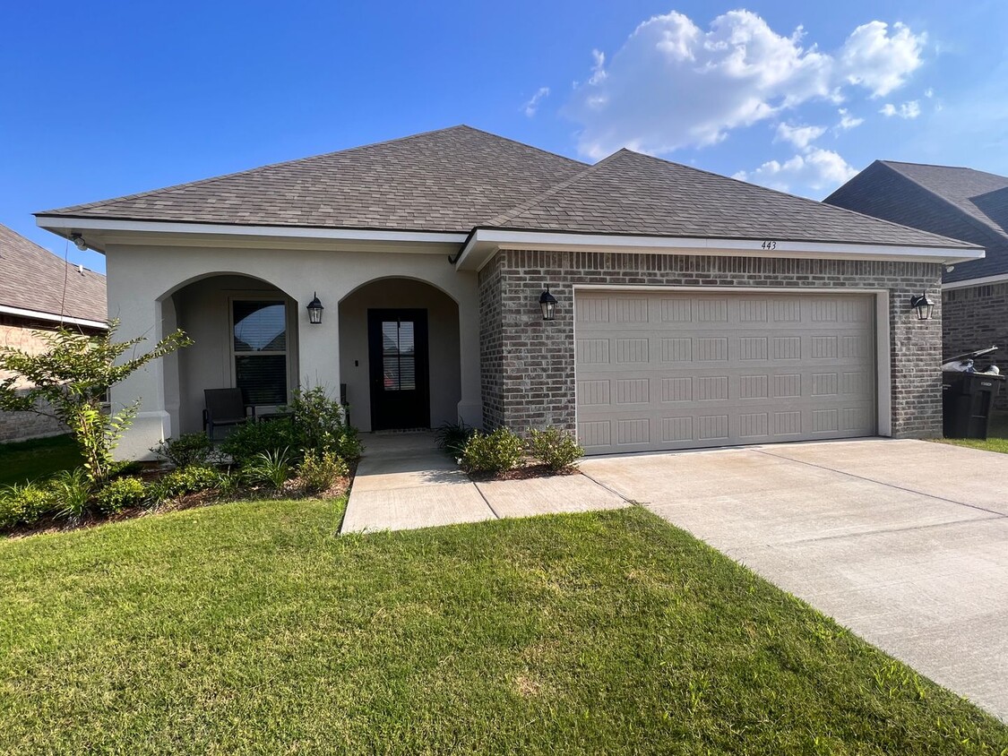 Primary Photo - EXQUISITE HOME IN NORTH BOSSIER