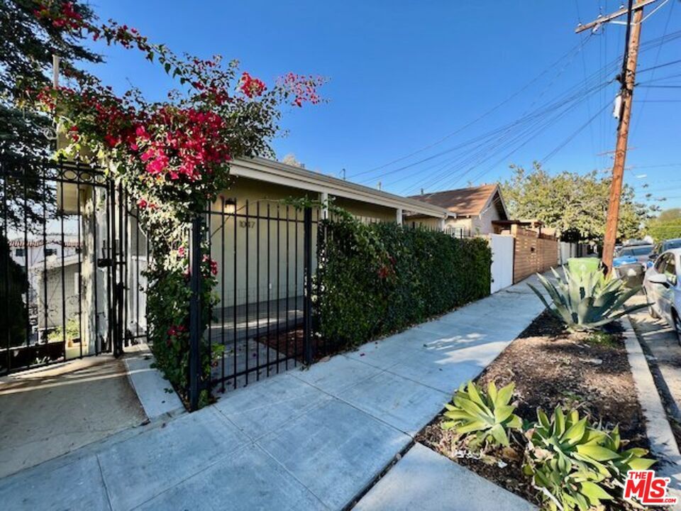 Primary Photo - 1047 Laguna Ave
