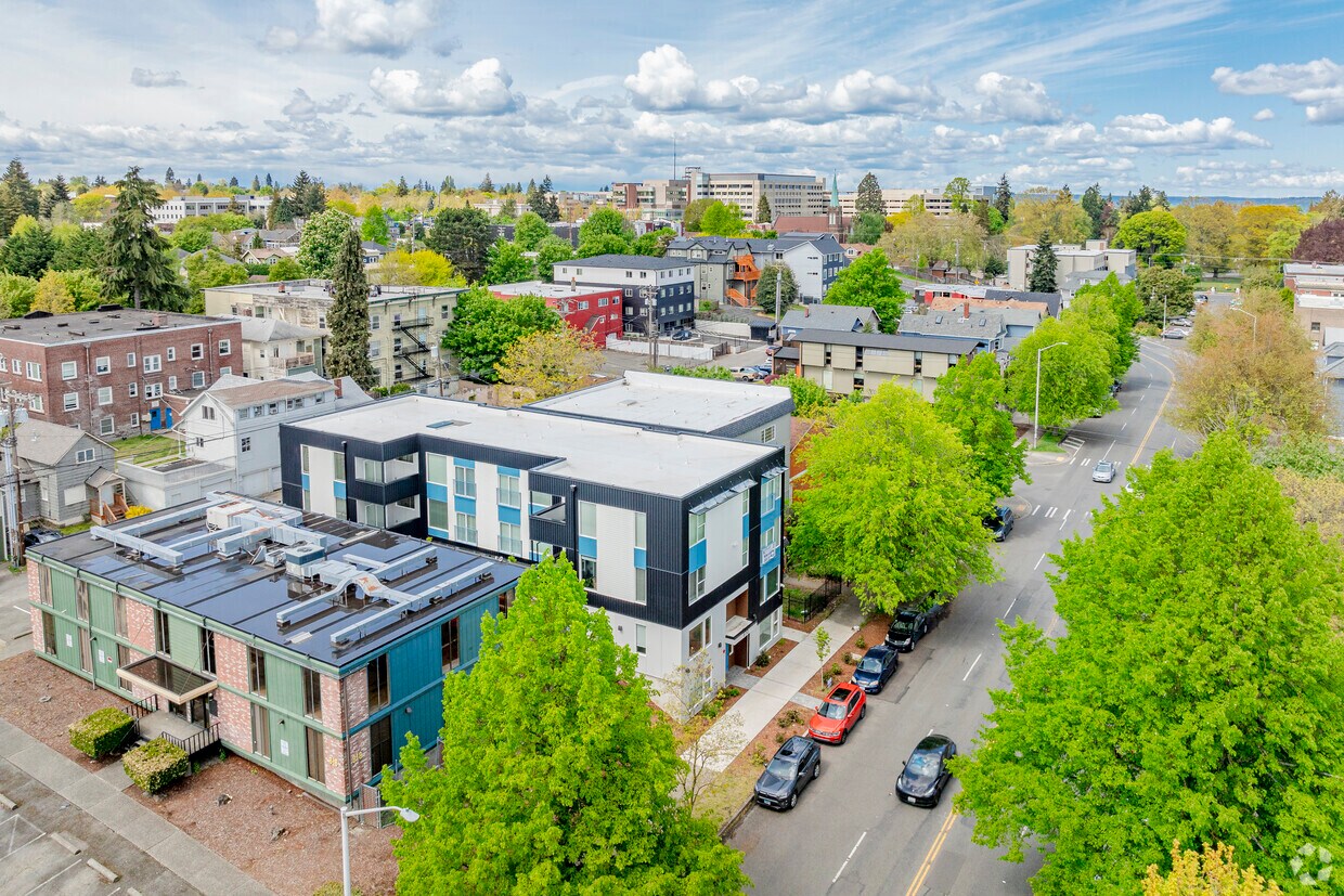 Building Photo - 810 Yakima
