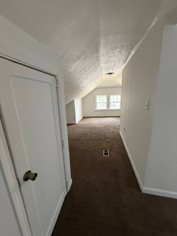 Building Photo - 866 W 25th St