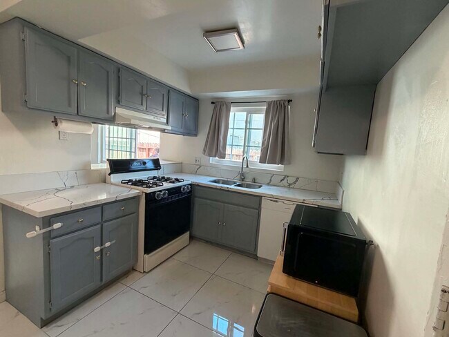 Foto del edificio - 10760 Woodbine St