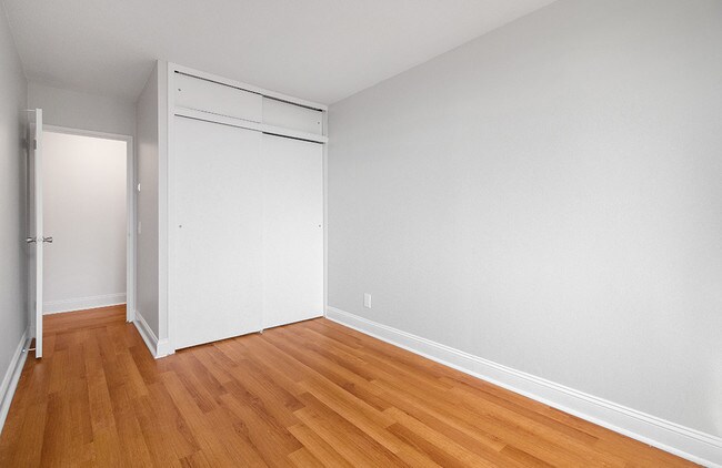 Foto del edificio - 422 E 102nd St