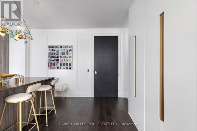 Photo du bâtiment - 151-151 Avenue Rd