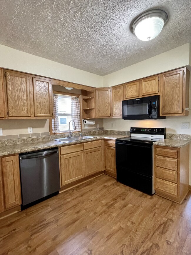 Building Photo - 105 7th St SW