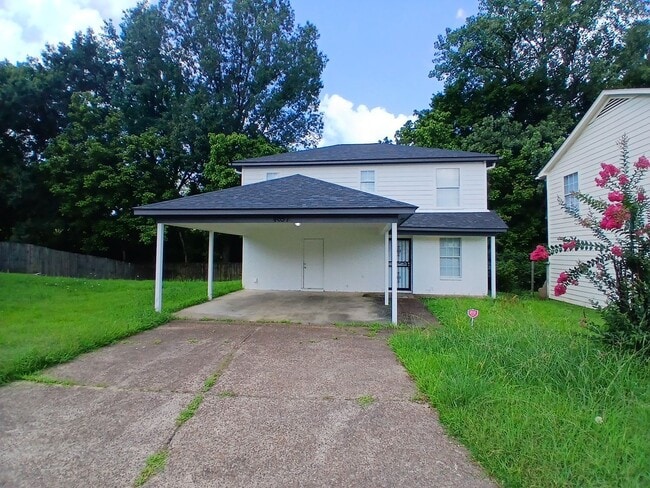 Building Photo - Charming 3 bedroom 2.5 bath home in Raleig...
