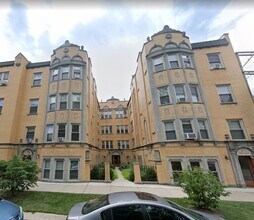 Building Photo - 3403 W Balmoral Ave