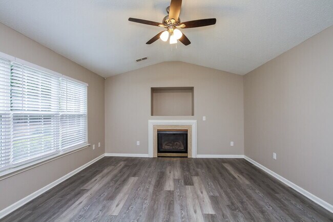 Building Photo - 135 English Hills Dr