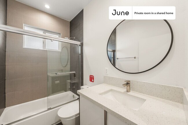 Foto del edificio - Private bedroom in 4 bed/4 bath Home