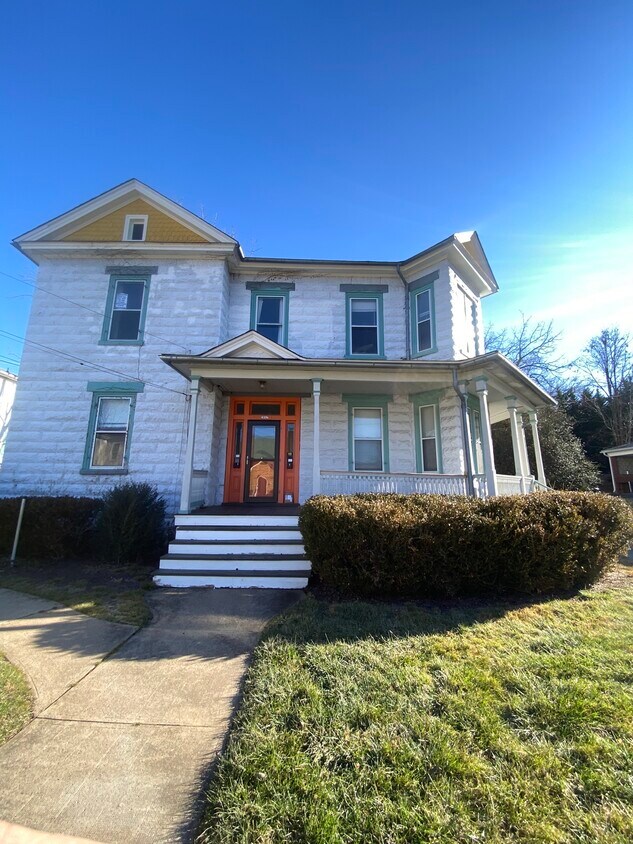 317 N Market St, Staunton, VA 24401 Townhome Rentals in Staunton VA