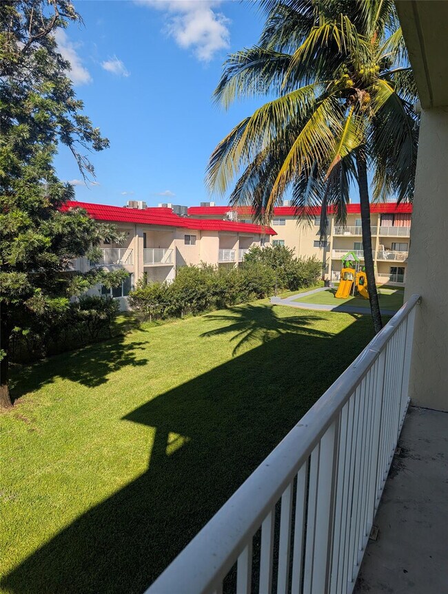 Foto del edificio - 5820 NW 17th Pl