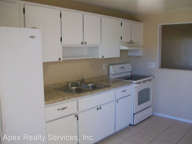 Building Photo - 2 br, 1 bath House - 1324A Solar Cir