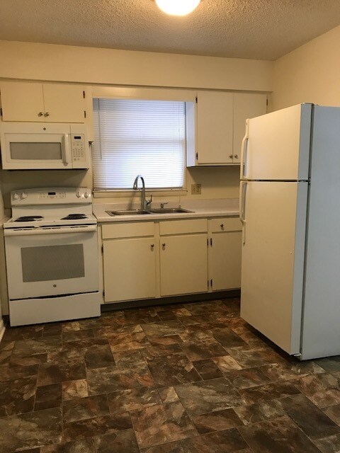 Kitchen - 223 E Findlay St
