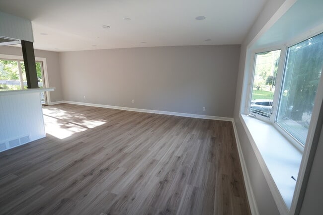 Foto del edificio - 1501 N Freund Ave