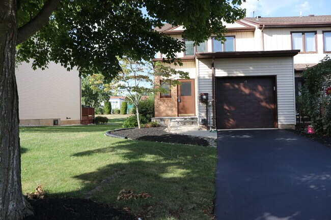 Building Photo - 17 Saxonney Cir