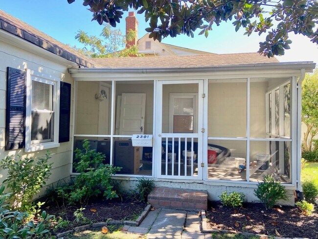 Building Photo - 2BD/1BA Vintage Beach Cottage in Old Beach...