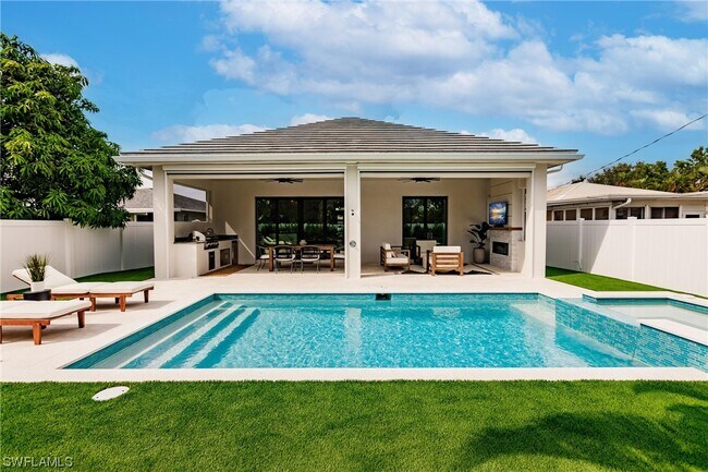 Building Photo - 828 92nd Ave N