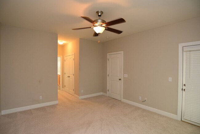 Building Photo - Fantastic home Available 8/13