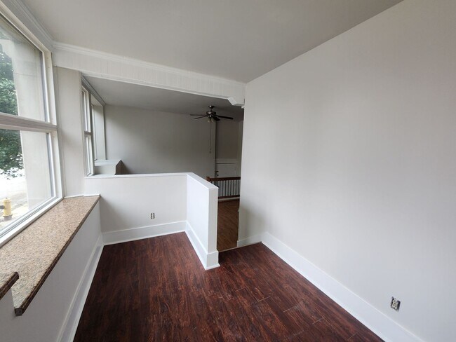 Foto del edificio - Light and Airy 2 bedroom 1 bathroom apartm...