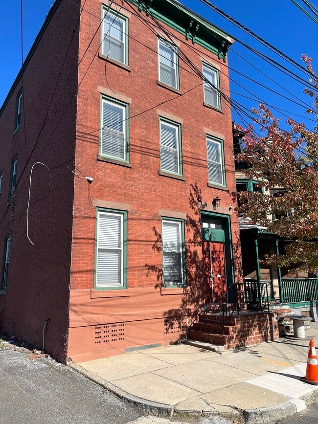 Building Photo - 442 W Hanover St