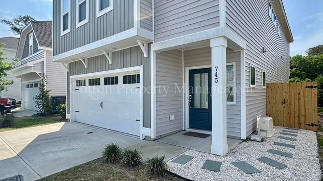 Building Photo - 745 Cypress Village Pl