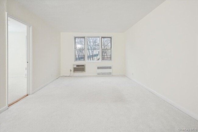 Building Photo - 4 Sadore Ln