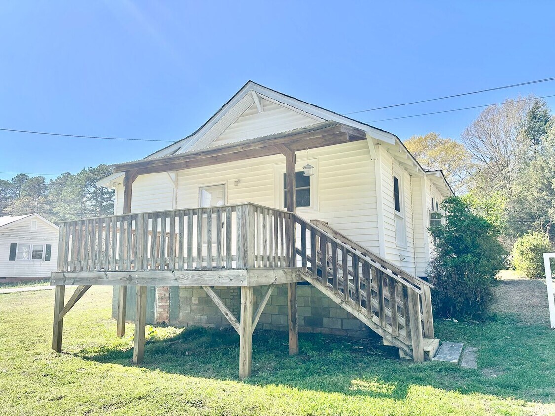 Foto del edificio - 1362 Banks Rd