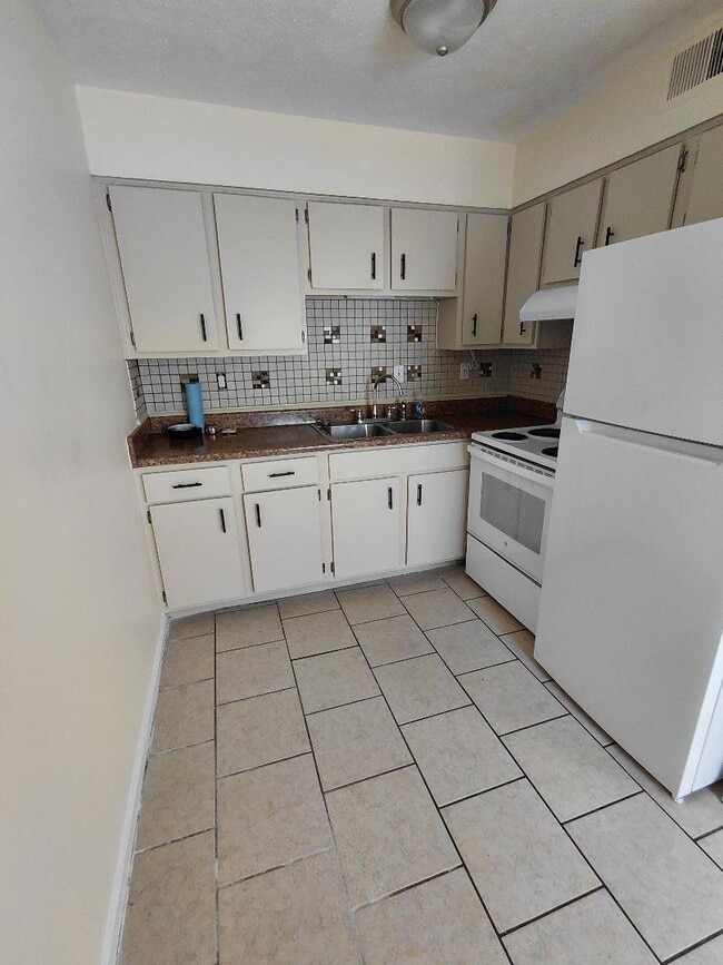 Photo - 4401 Newport Rd Apartment