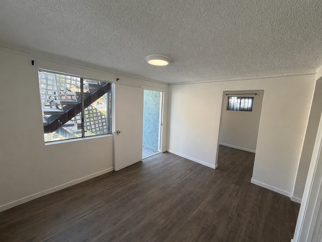 Building Photo - 1041 Geraghty Ave
